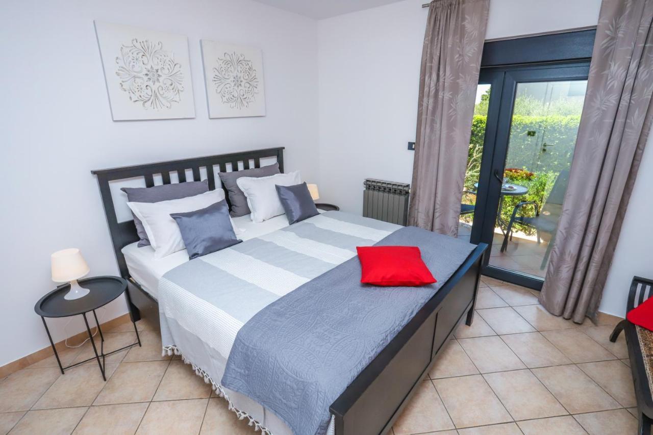 Apartments Villa Irena Пореч Экстерьер фото