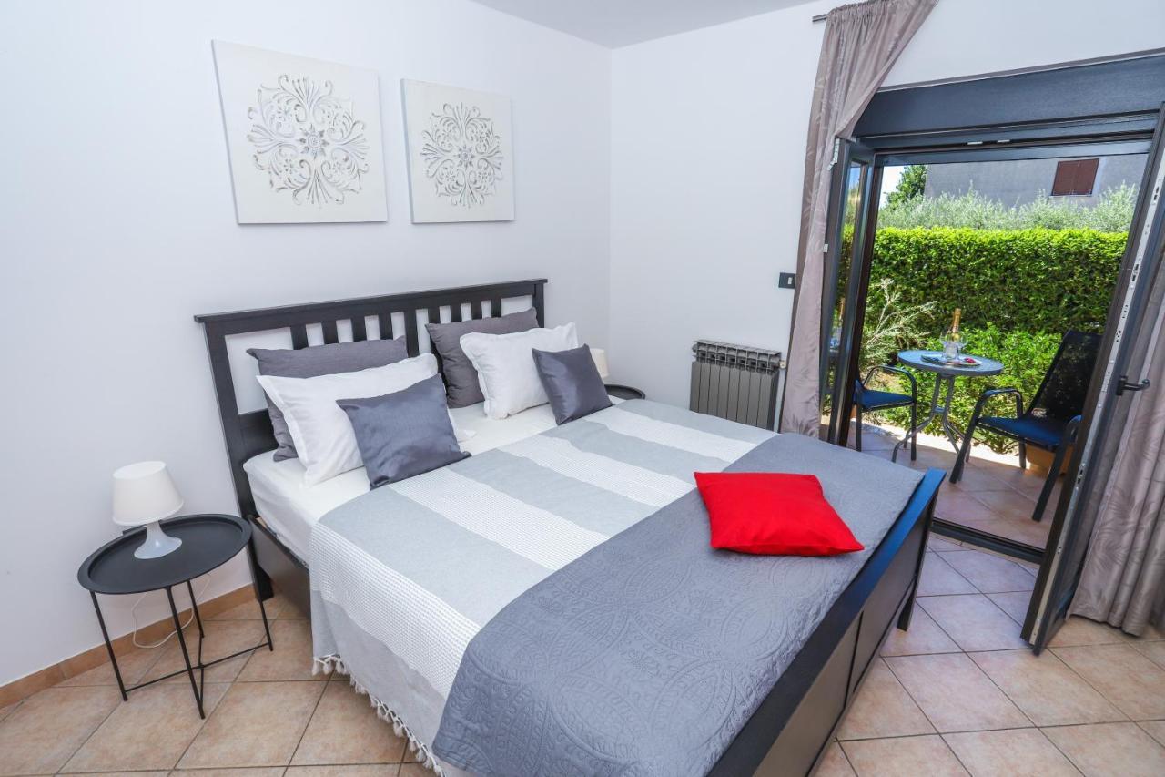 Apartments Villa Irena Пореч Экстерьер фото