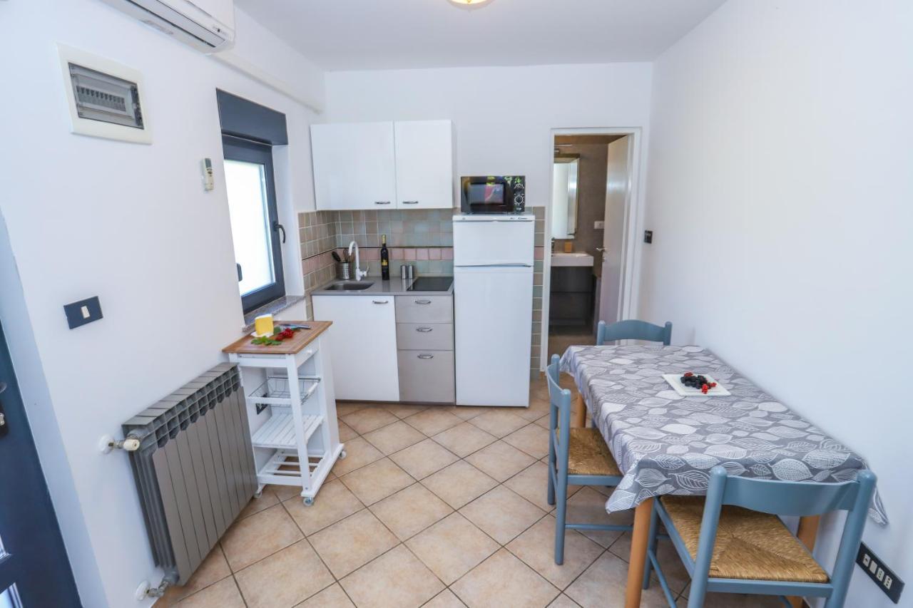 Apartments Villa Irena Пореч Экстерьер фото